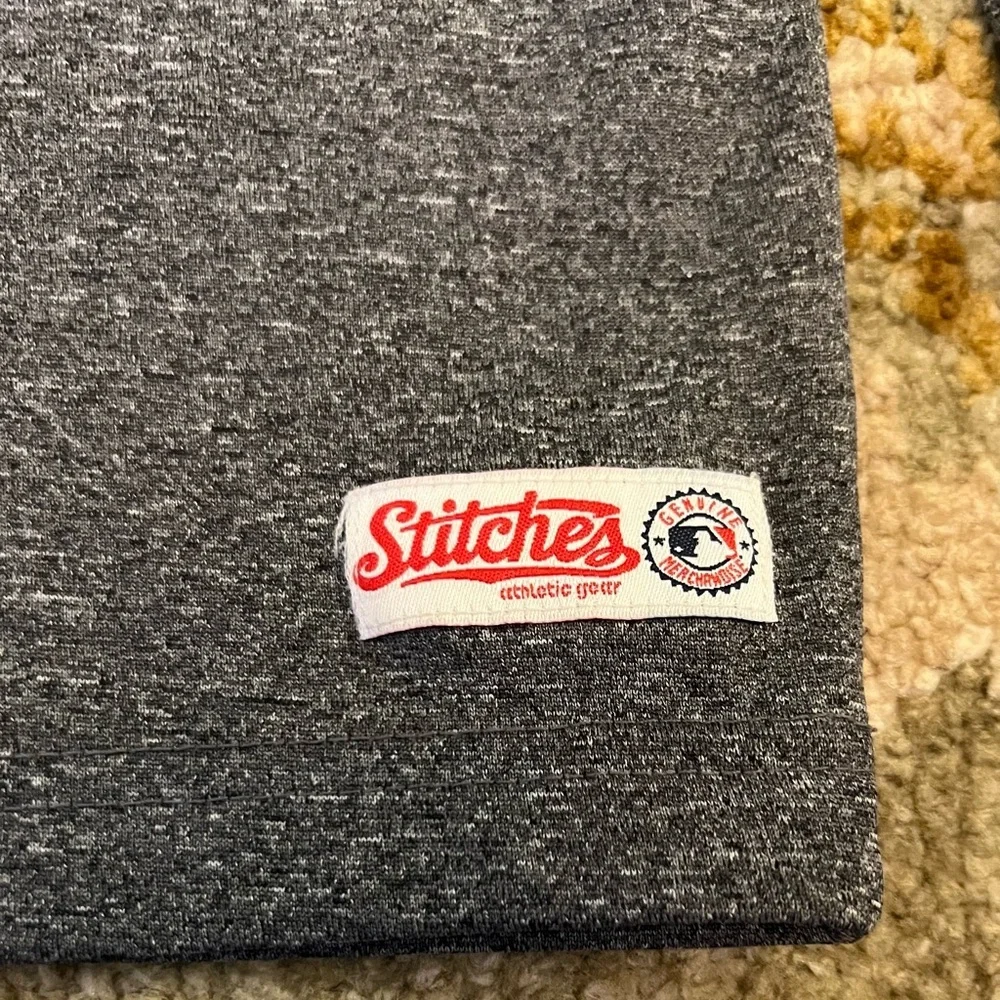 2016 World Series Stitches‎ Pullover Men’s Size Small Color Grey